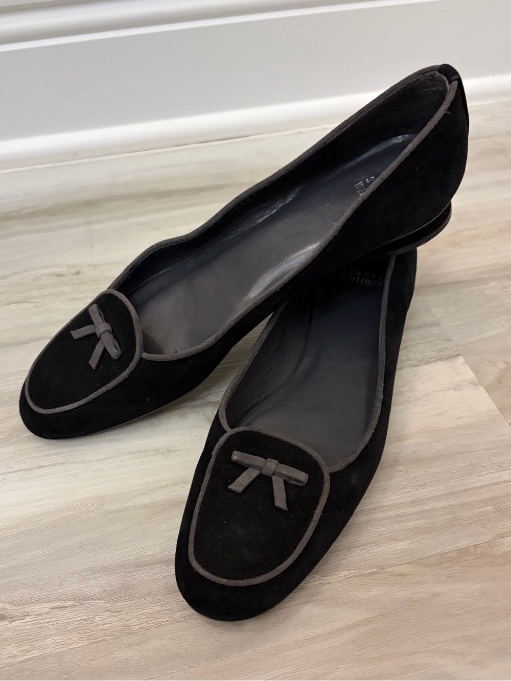 Stuart Weitzman Black Suede Elegant Loafers 10 SS ( Super Slim) Narrow